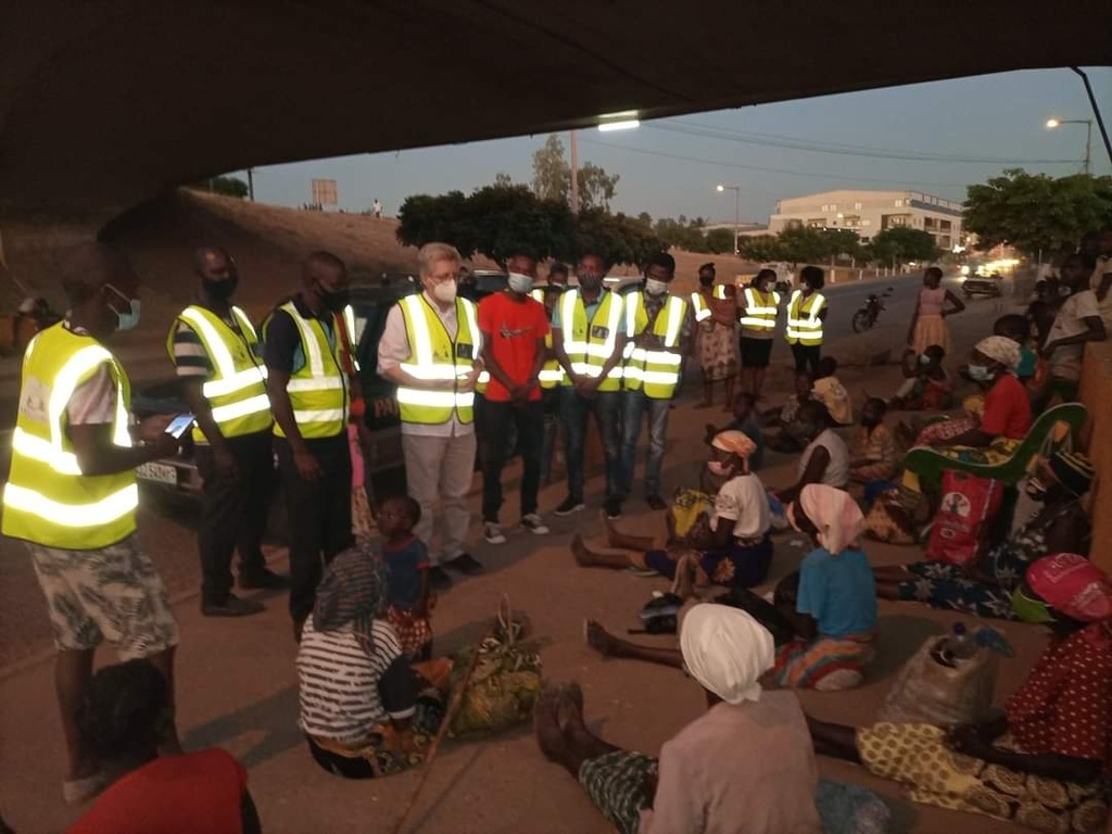 Food for everyone: Sant'Egidio's campaign also reaches street children in Tete, Mozambique