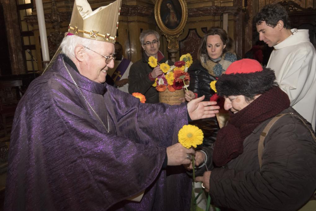 Preghiera e solidarietà: a Torino dopo la liturgia in memoria di Modesta si apre un rifugio notturno di emergenza per chi è senza dimora
