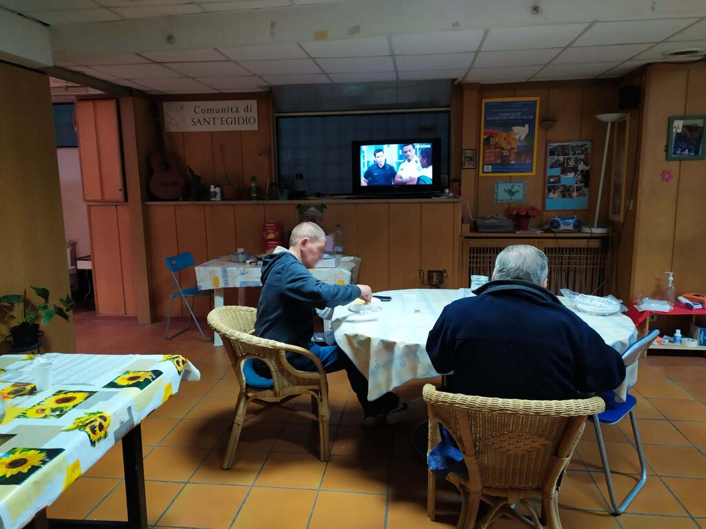 Une réponse au froid: accueillir les sans-abri. A Rome, dans le quartier de Tuscolano, Sant'Egidio ouvre un nouveau centre d'accueil de nuit