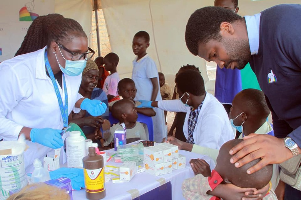 Un Camp médical pour les enfants et les femmes du quartier de Katwe à Kampala en Ouganda
