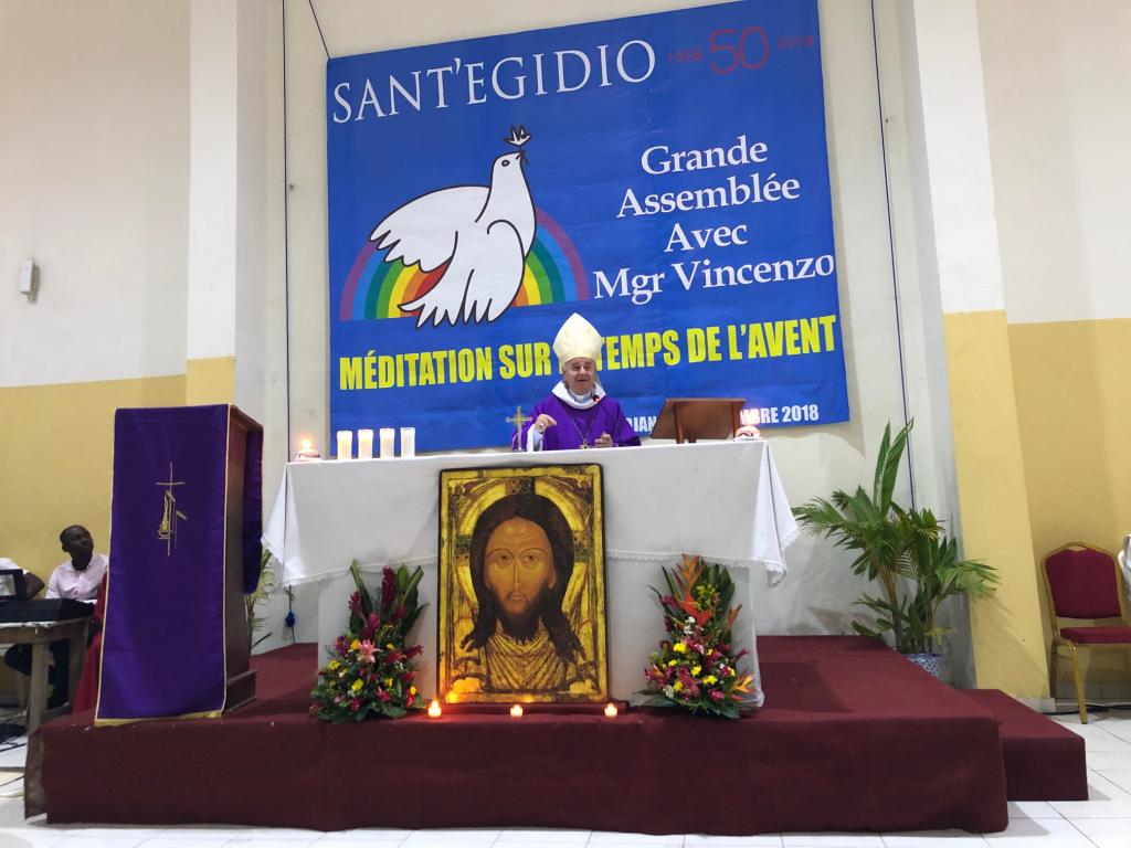 Jésus vient comme un pauvre pour transformer la tristesse de beaucoup de monde en joie : la visite de Mgr Vincenzo Paglia aux Communautés de Côte-d'Ivoire au cœur de l'Avent