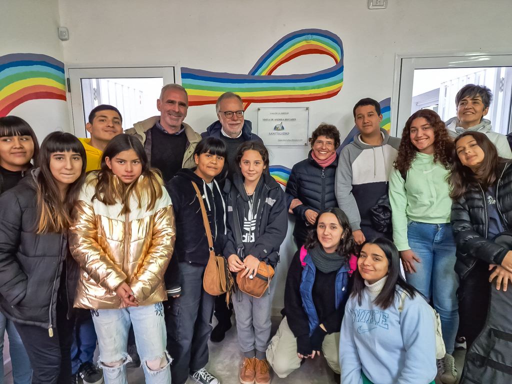 Andrea Riccardi trifft in Buenos Aires die Gemeinschaften von Argentinien: ein Labor der Geschwisterlichkeit in einer Megacity