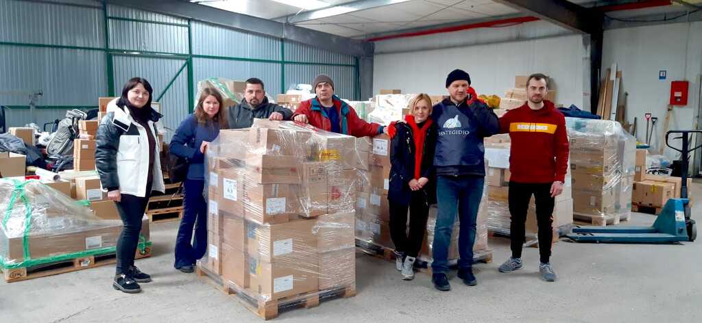 Aide humanitaire pour Boutcha et Irpin, villes ukrainiennes dévastées par la guerre. Le soutien de Diana ODV aux initiatives de Sant'Egidio