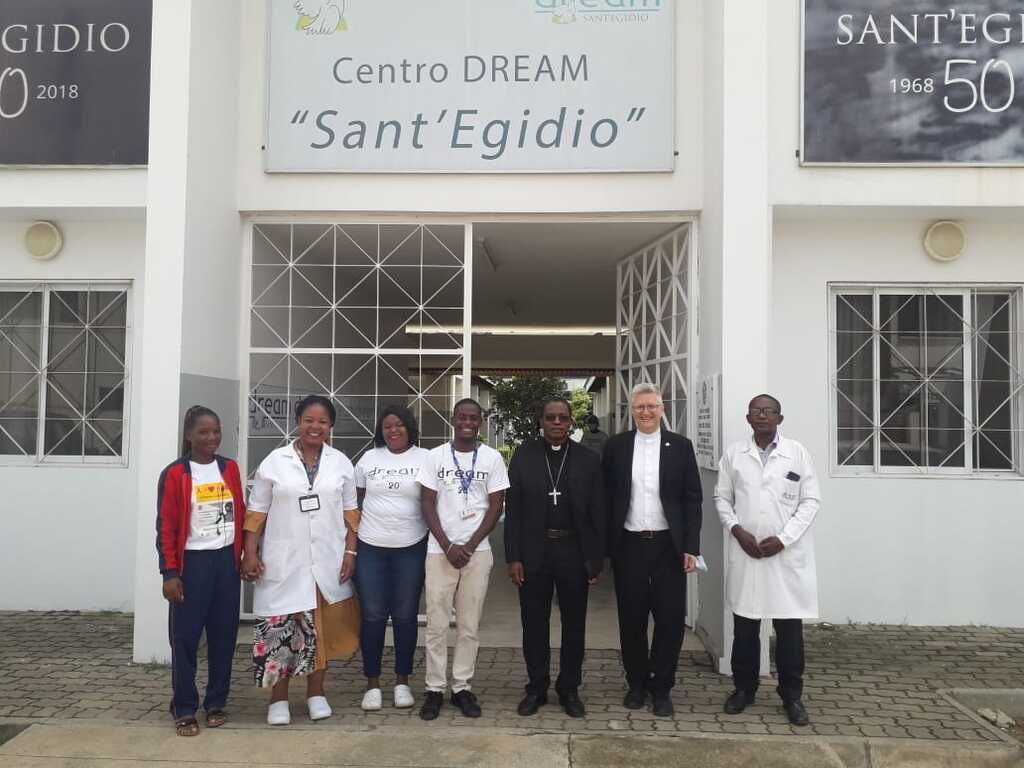 Al Centro DREAM di Zimpeto la visita del vescovo ausiliare di Maputo