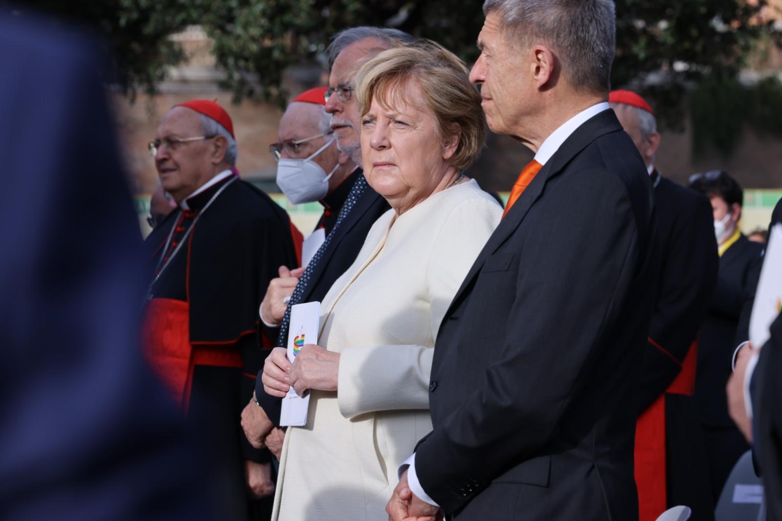 L'ultima volta "ufficiale" di Merkel a Roma: "Draghi fondamentale per salvaguardia dell'euro"