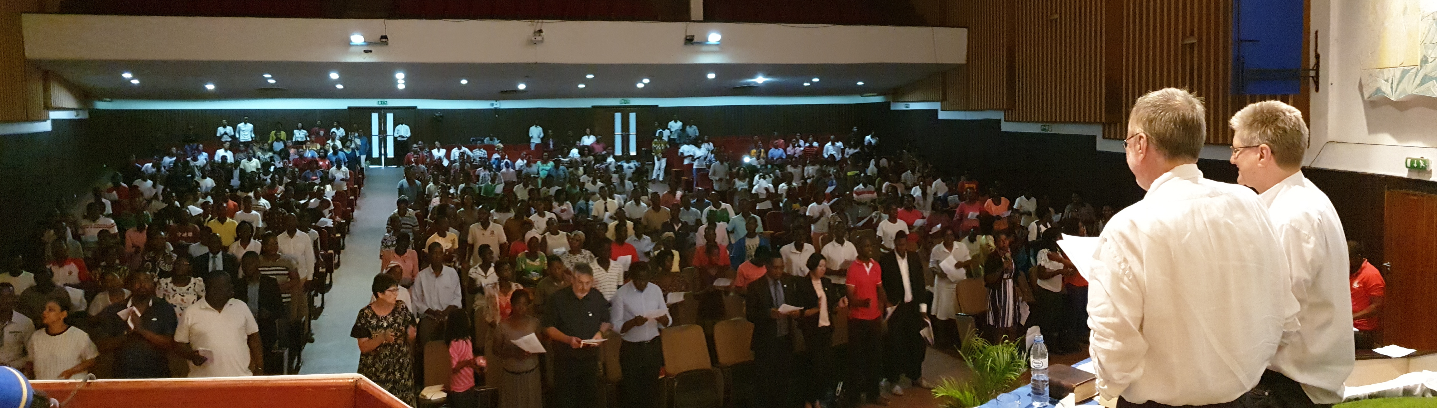 Andrea Riccardi with the Community of Sant'Egidio of Beira and Sofala