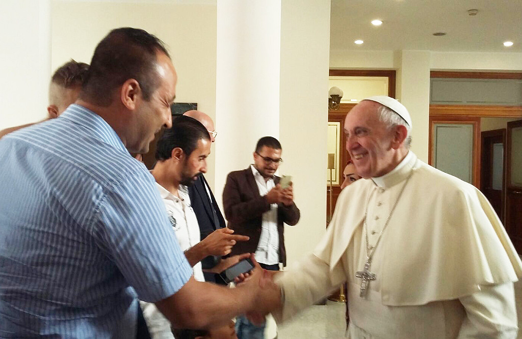 Papa Francesco a pranzo con i profughi dalla Siria ospiti di Sant'Egidio