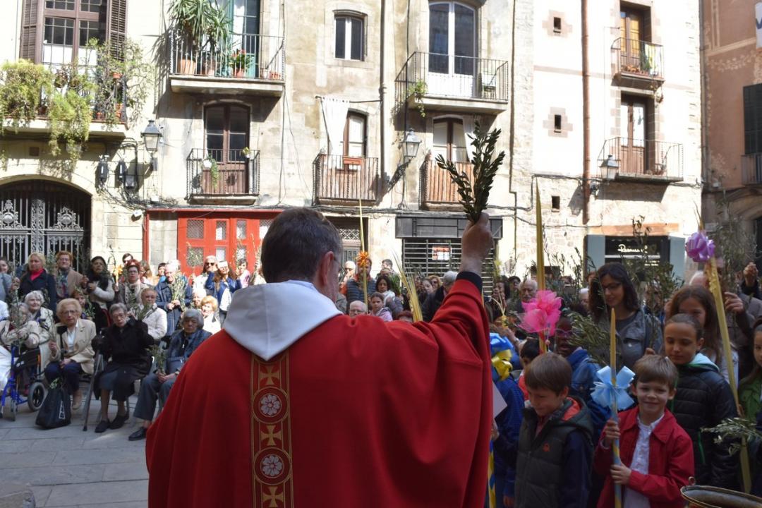 A Barcellona - Distribuzione delle palme per strada con Sant'Egidio