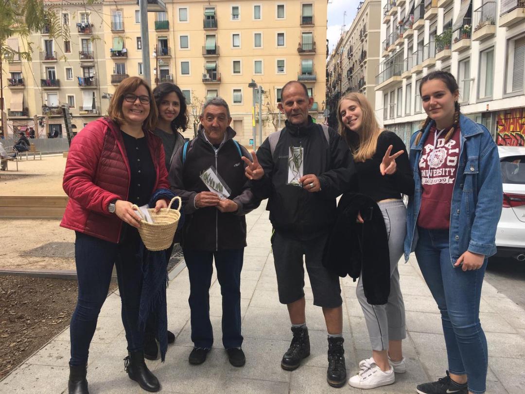 A Barcellona - Distribuzione delle palme per strada con Sant'Egidio