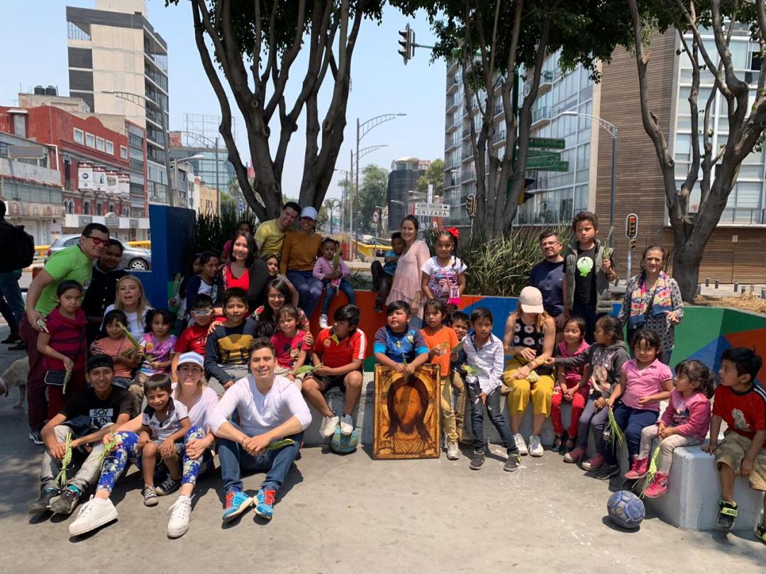 A Città del Messico - Distribuzione delle palme per strada con Sant'Egidio
