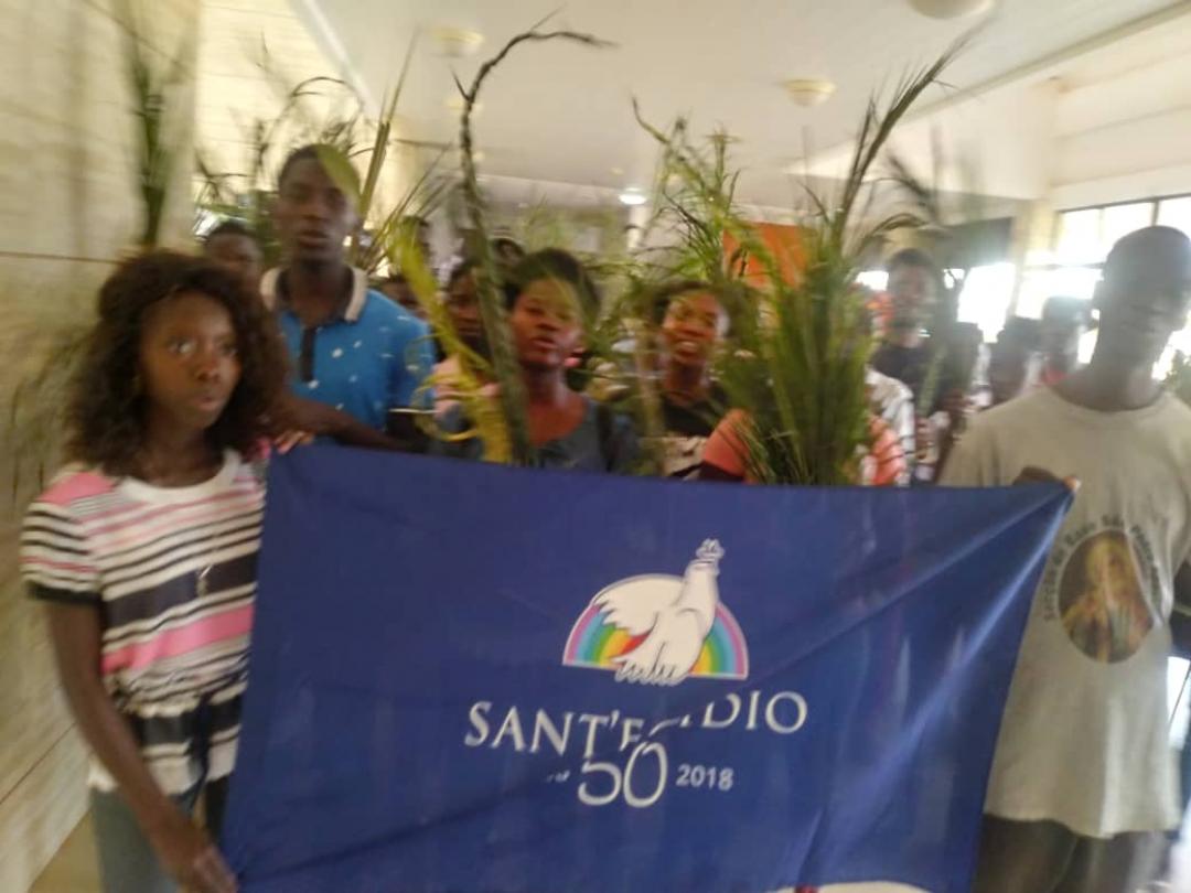 In Guinea Bissau - Distribuzione delle palme per strada con Sant'Egidio