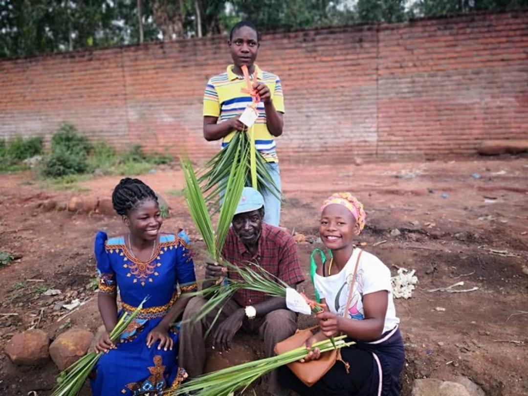 In Malawi, a Chadzunda - Distribuzione delle palme