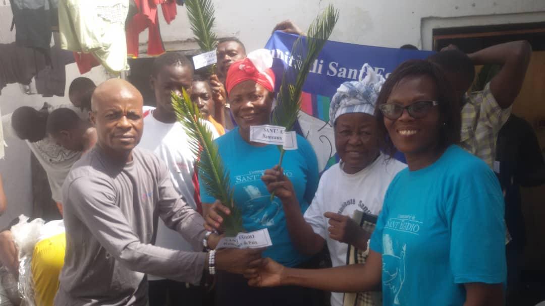 Nel braccio della morte di Douala (Camerun) - Distribuzione delle palme con Sant'Egidio