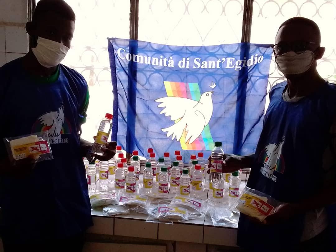 CAMERUN (Douala): consegna di gel, mascherine e generi alimentari