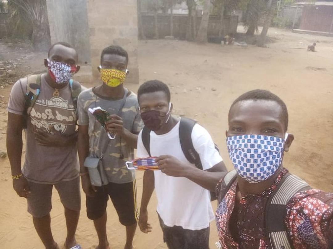TOGO (Lomé) - Distribuzione di mascherine alle persone anziane 