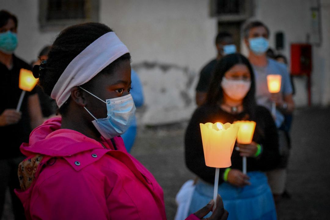 Light for Life: Flashmob dei Giovani per la Pace in ricordo di George Floyd, contro ogni razzismo