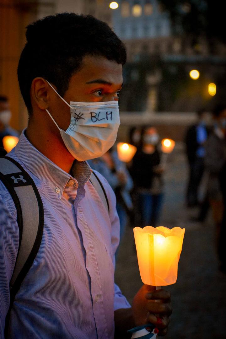 Light for Life: Flashmob dei Giovani per la Pace in ricordo di George Floyd, contro ogni razzismo