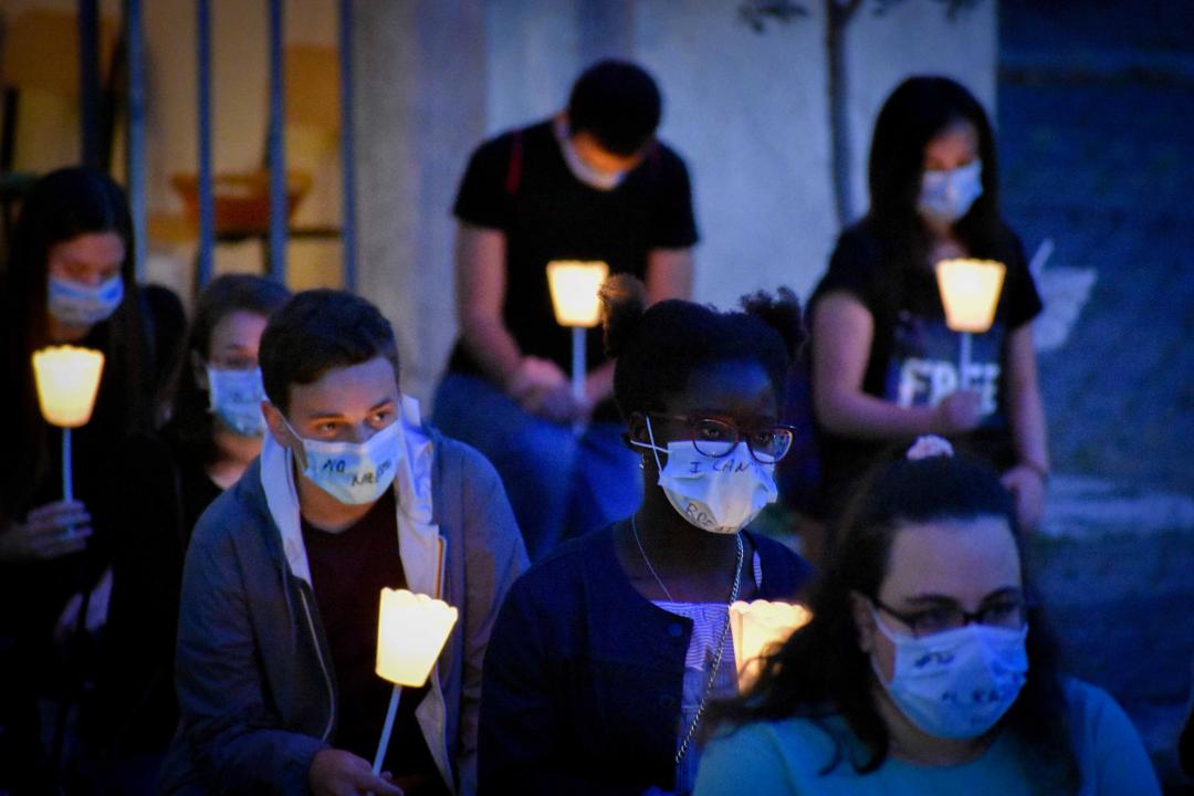 Light for Life: Flashmob dei Giovani per la Pace in ricordo di George Floyd, contro ogni razzismo