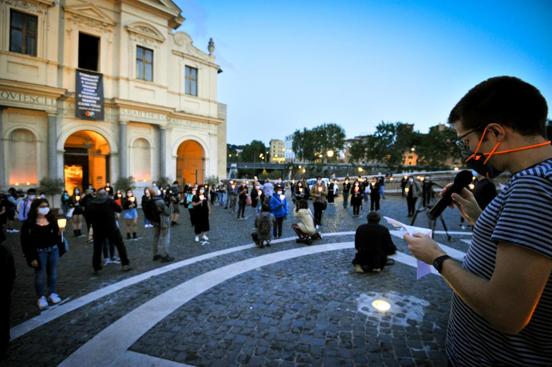 Light for Life: Flashmob dei Giovani per la Pace in ricordo di George Floyd, contro ogni razzismo