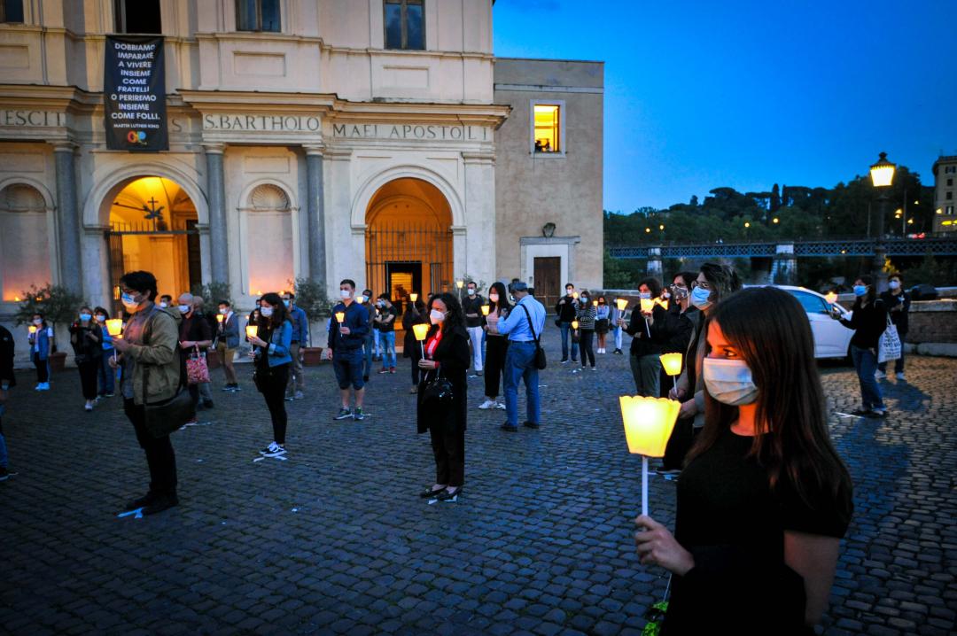 Light for Life: Flashmob dei Giovani per la Pace in ricordo di George Floyd, contro ogni razzismo