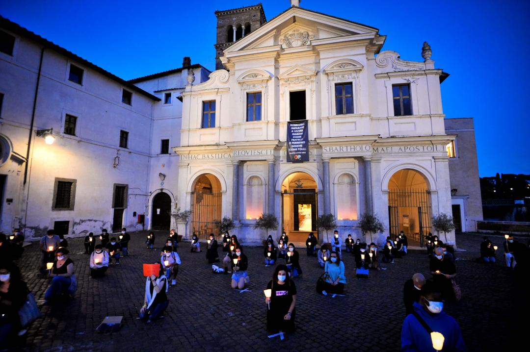 Light for Life: Flashmob dei Giovani per la Pace in ricordo di George Floyd, contro ogni razzismo
