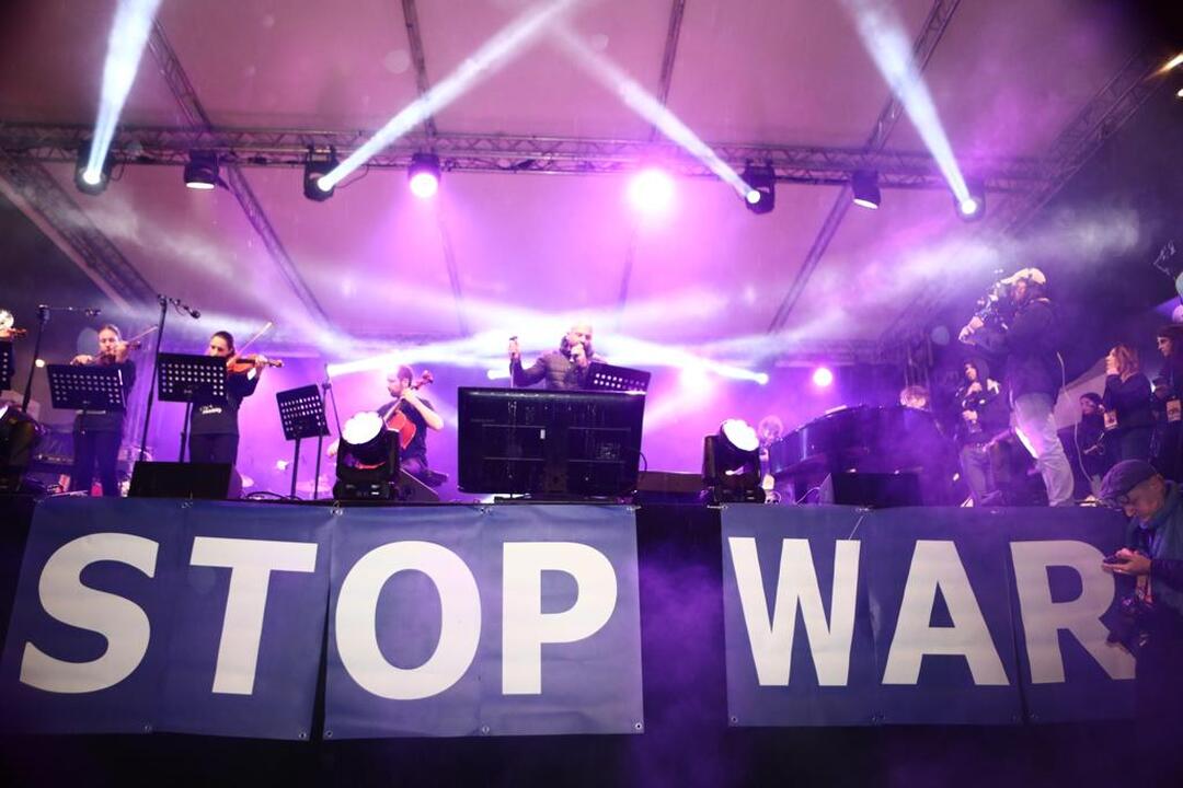 Play Music Stop War - Il Concerto