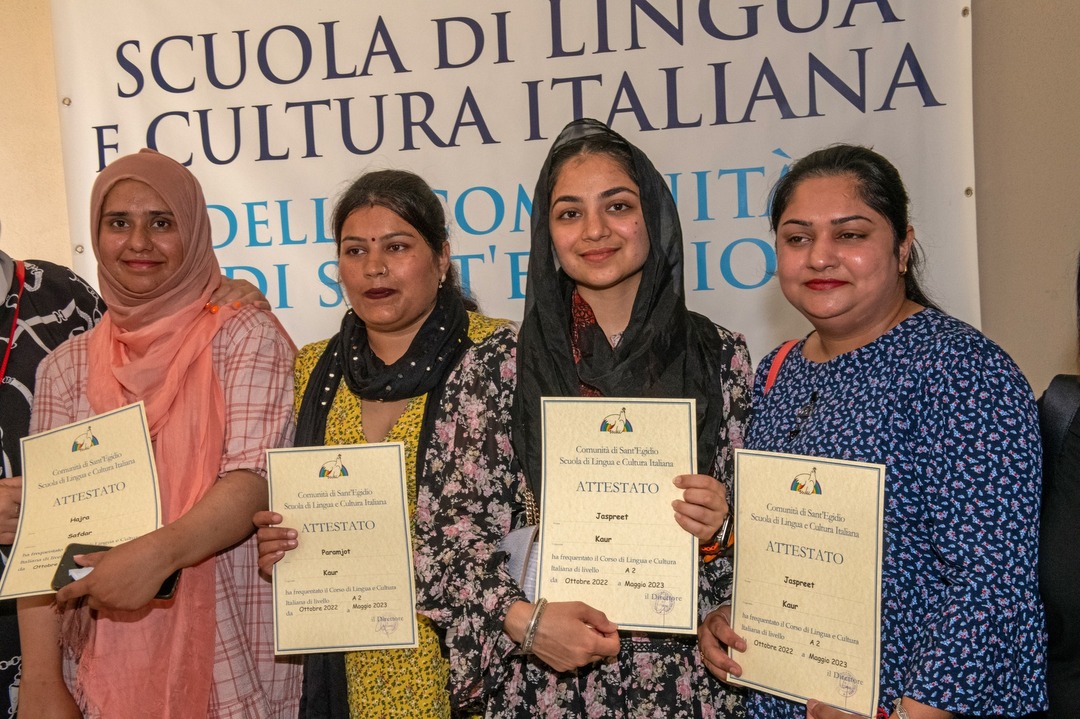 Novara: La consegna dei diplomi della scuola di lingua e cultura italiana di Sant'Egidio